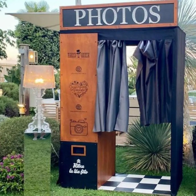Photo-booth cabin