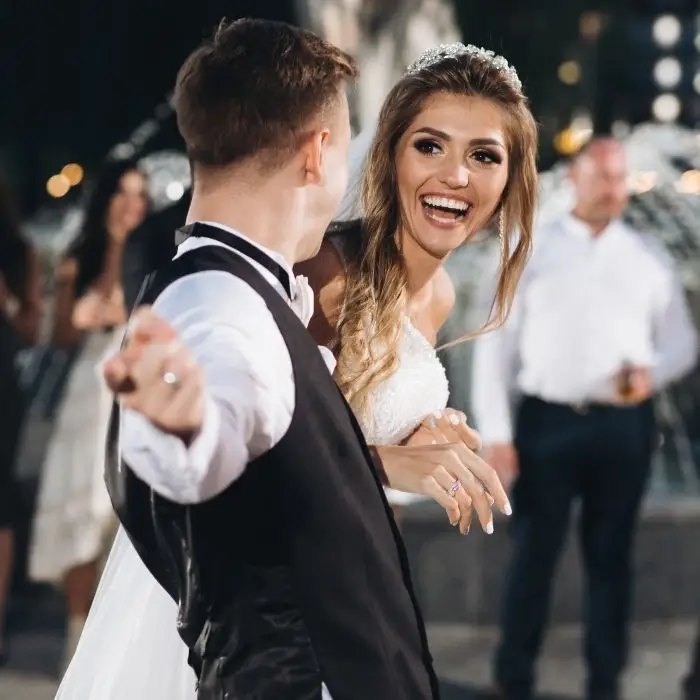 Salsa and group dances at a wedding in Rome