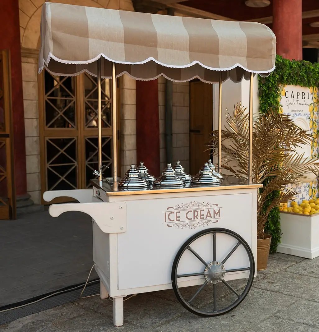 Wedding ice-cream cart in Rome