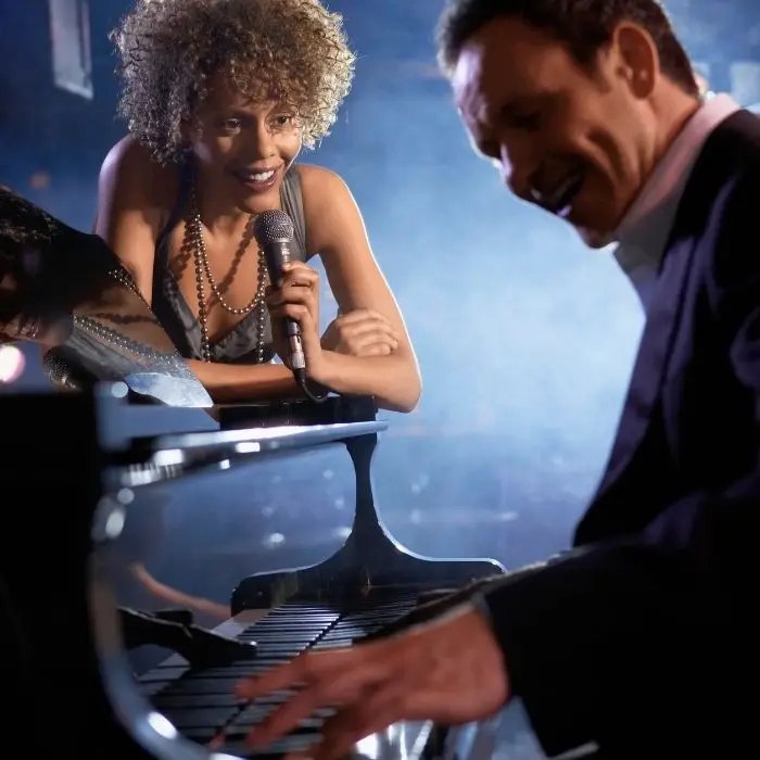 Pianist and singer at a wedding
