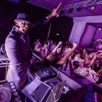 DJ
